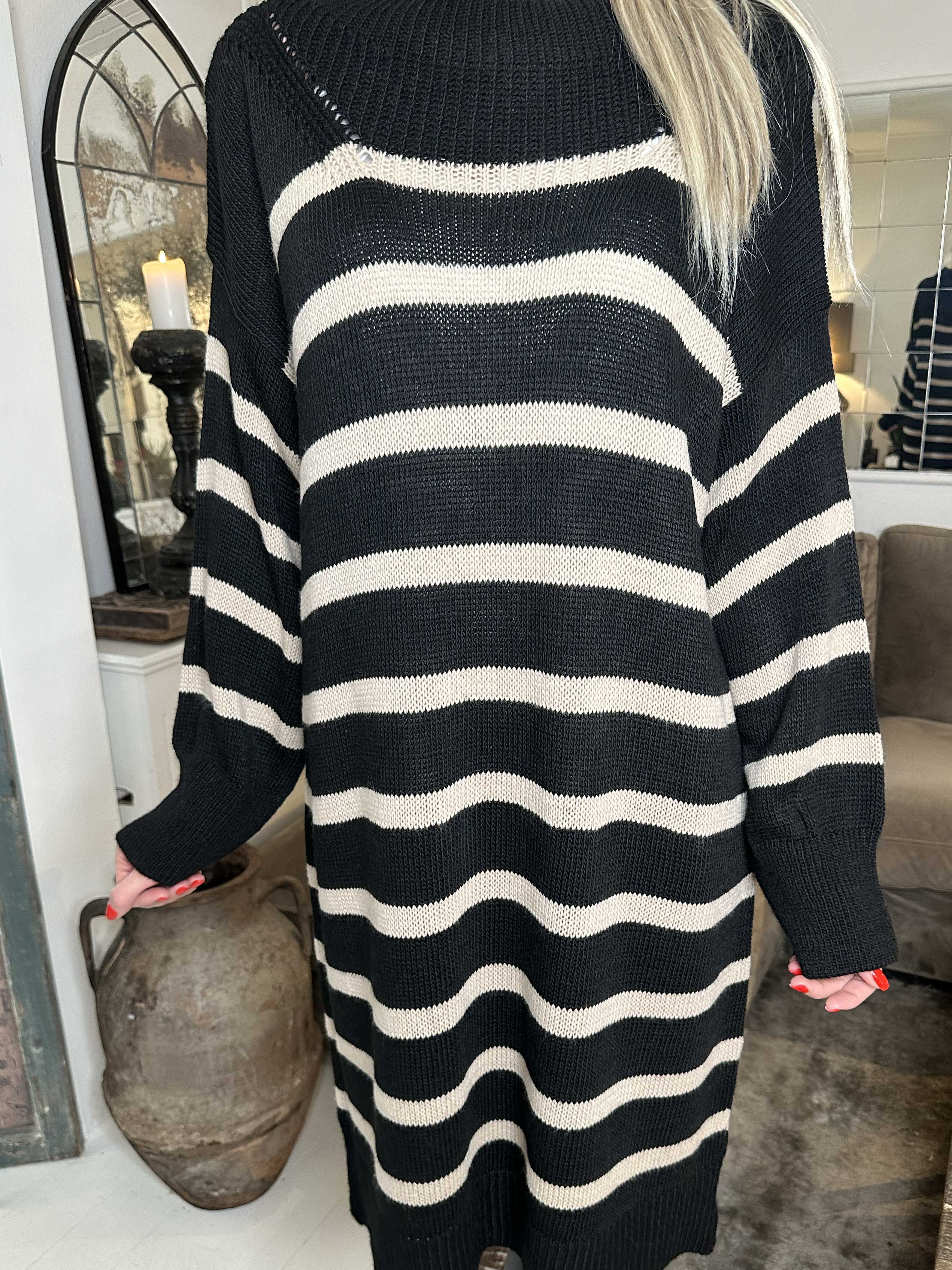 Ciara - Strikkjole med striber i løs pasform